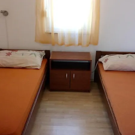 Apartment Dd アパート